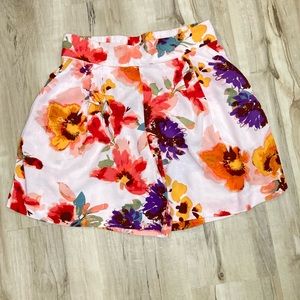 H & M Floral shorts. Size: 6